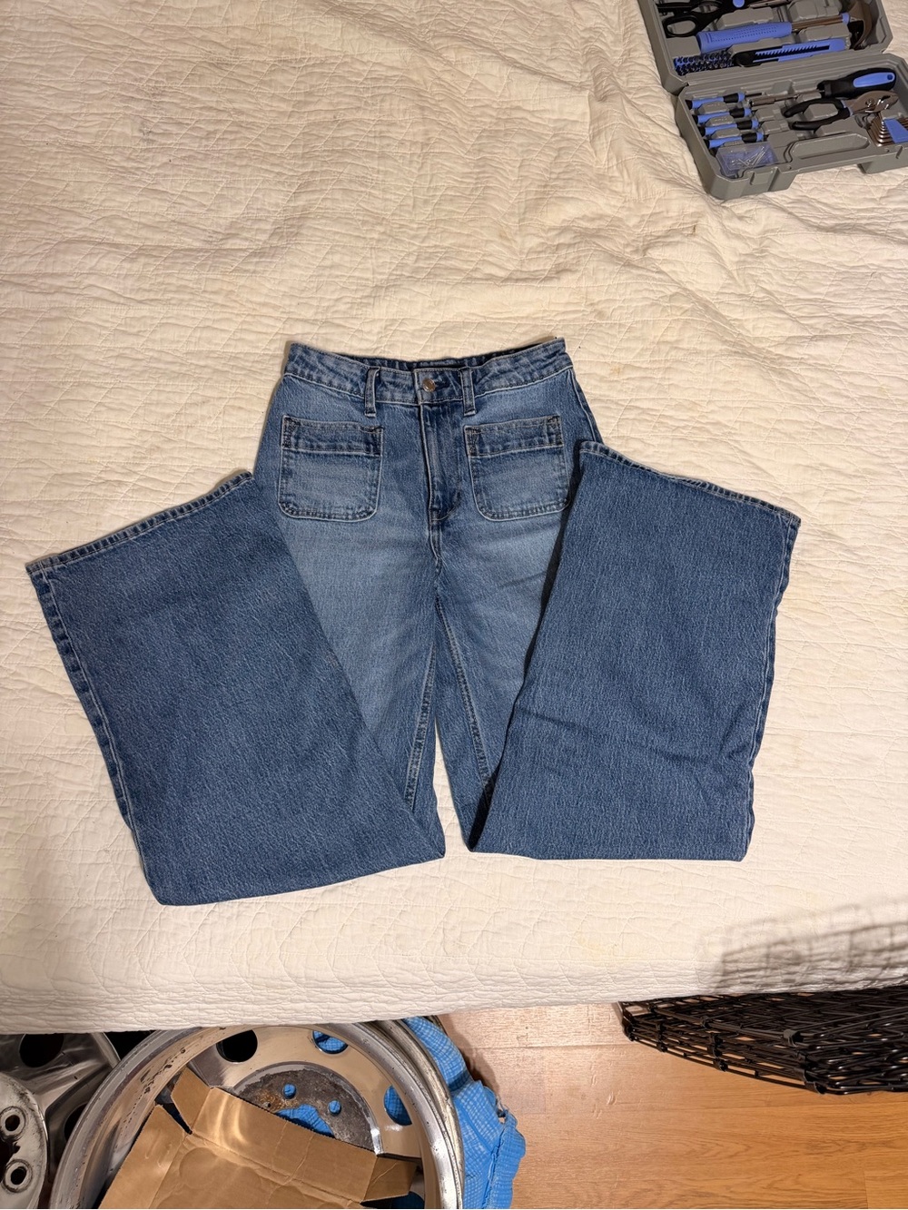 Wide-Leg High-Rise Denim Jeans in Blue
